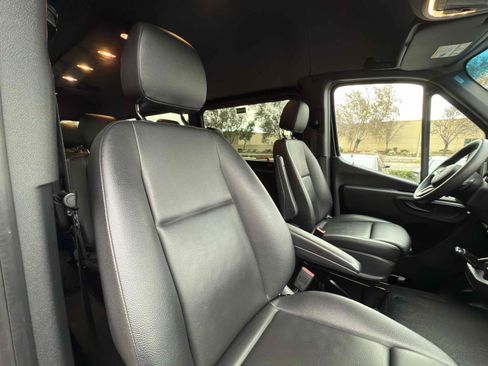 Used 2023 Mercedes-Benz Sprinter 2500 image 53