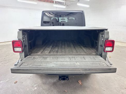 Certified 2021 Jeep Gladiator Overland w/ Cold Weather Group image 18
