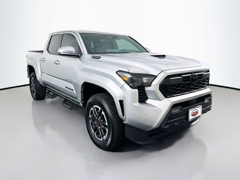 Certified 2025 Toyota Tacoma TRD Sport image 3