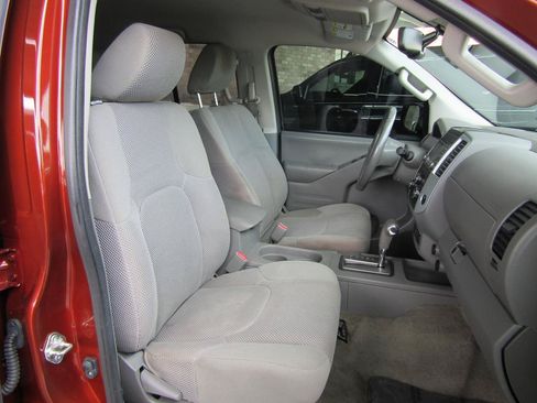 Used 2016 Nissan Frontier SV w/ SV Value Truck Package RWD image 11