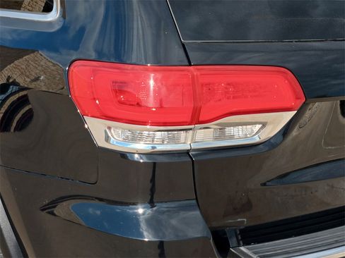 Used 2017 Jeep Grand Cherokee Limited image 6