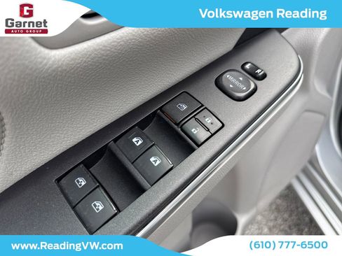 Used 2016 Toyota Camry XLE image 11