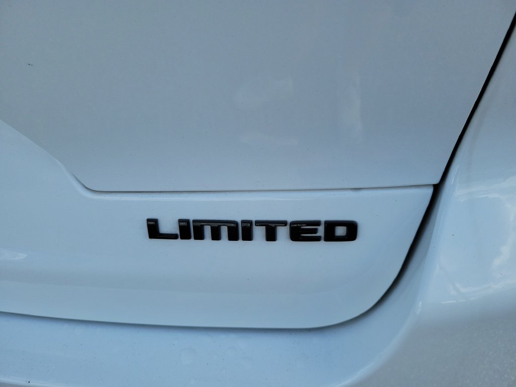 Used 2024 Jeep Grand Cherokee L Limited w/ Black Appearance Package AWD/4WD image 7