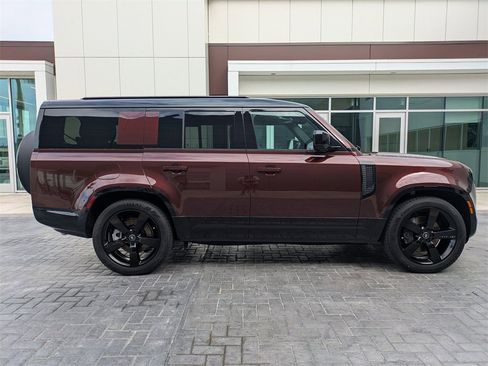 New 2025 Land Rover Defender 130 X-Dynamic SE image 3