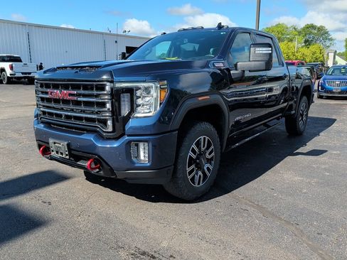Used 2022 GMC Sierra 2500 AT4 w/ AT4 Preferred Package AWD/4WD image 2