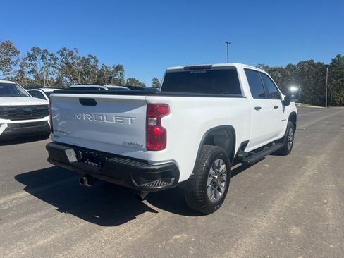 Used 2024 Chevrolet Silverado 2500 Custom w/ Custom Convenience Package image 3