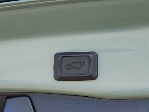 Certified 2021 Toyota RAV4 XLE w/ Convenience Package FWD image 15