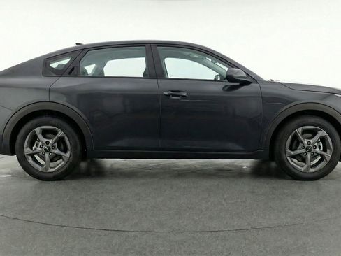 Used 2025 Kia K4 LXS image 11
