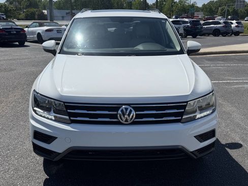Used 2021 Volkswagen Tiguan SE FWD image 2
