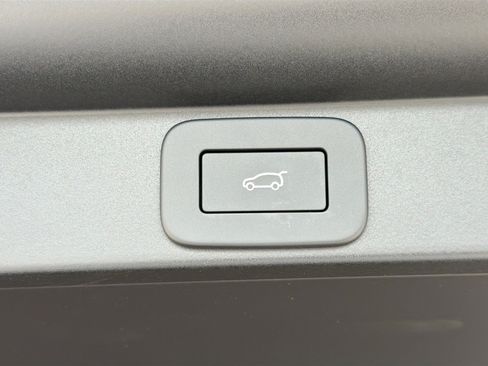 New 2026 Land Rover Range Rover SE image 13