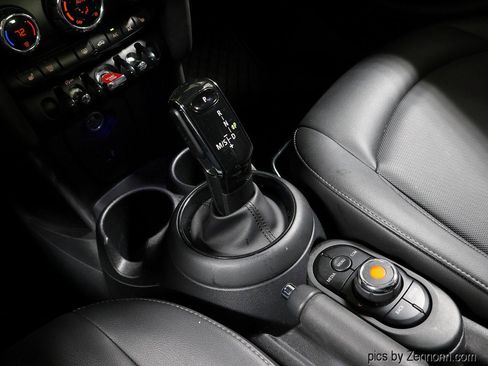 Used 2020 MINI Cooper 4-Door Hardtop w/ Storage Package FWD image 21