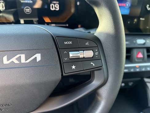 New 2025 Kia K4 LXS image 17