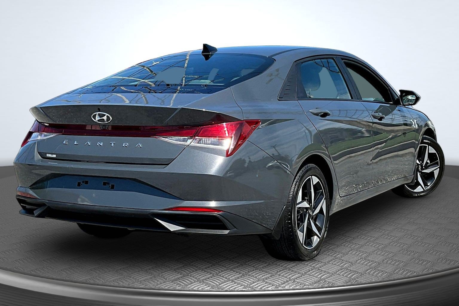 Used 2023 Hyundai Elantra SEL w/ Convenience Package FWD image 5