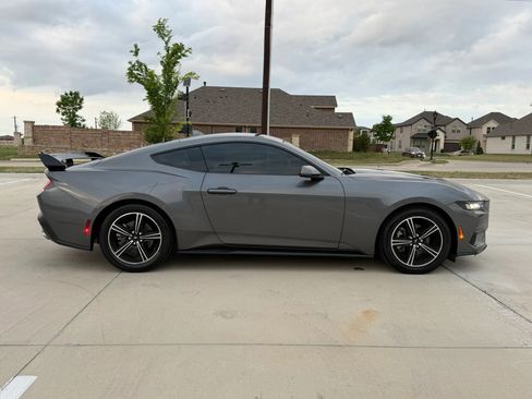 Used 2024 Ford Mustang Coupe image 7