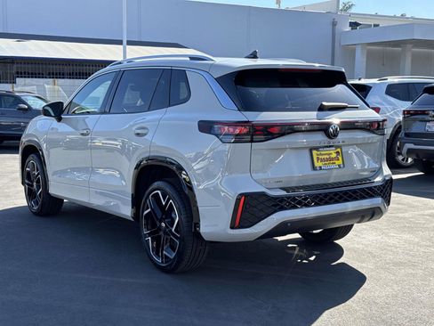 New 2026 Volkswagen Tiguan SEL R-Line image 3