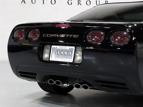 Used 2004 Chevrolet Corvette Coupe w/ Roof Package RWD image 43