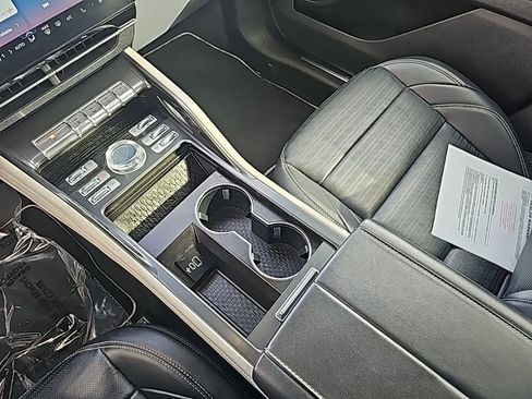 Used 2024 Lincoln Nautilus Reserve image 19