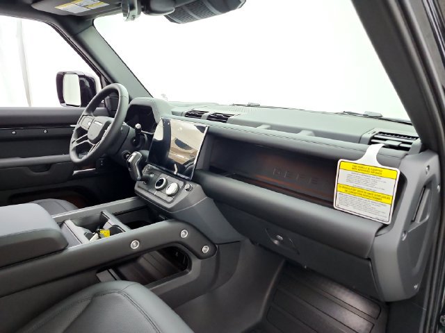 New 2026 Land Rover Defender 110 X-Dynamic SE AWD/4WD image 17