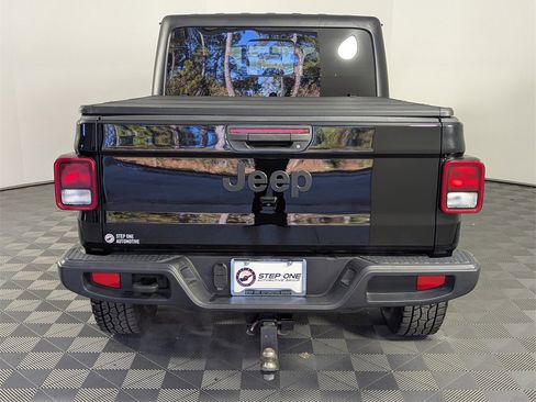 Used 2022 Jeep Gladiator Sport image 6