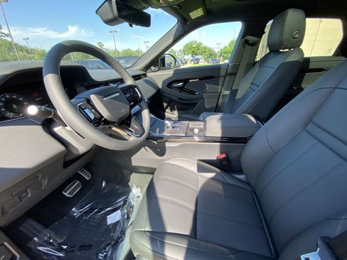 Used 2024 Land Rover Range Rover Evoque Dynamic SE image 4