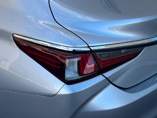 Used 2025 Lexus ES 350 w/ Premium Package FWD image 16