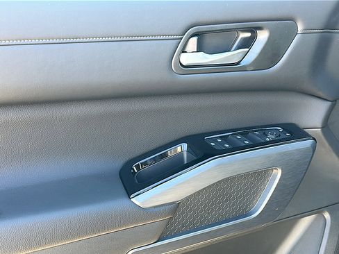 New 2025 Nissan Pathfinder SL image 13