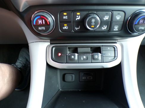 Used 2023 GMC Acadia SLT image 22