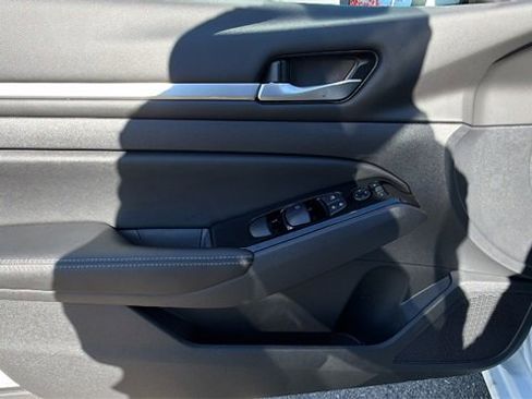 Used 2025 Nissan Altima 2.5 SL image 19