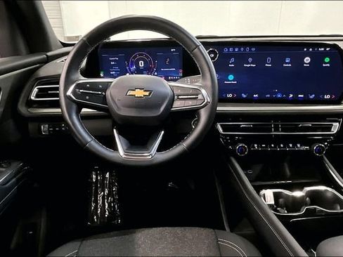 Used 2025 Chevrolet Traverse LT AWD/4WD image 6