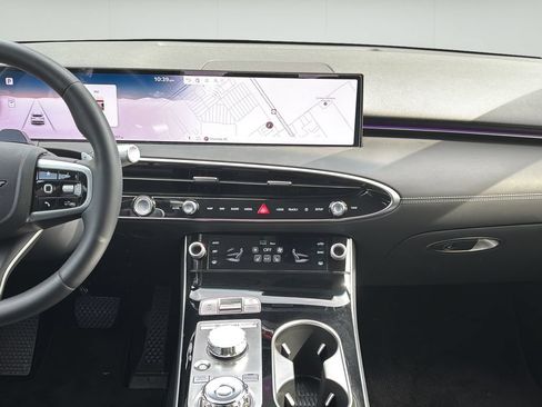 Certified 2026 Genesis GV70 2.5T AWD/4WD image 18