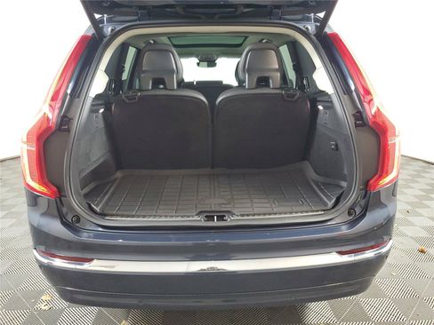 Used 2025 Volvo XC90 B5 Core AWD/4WD image 9