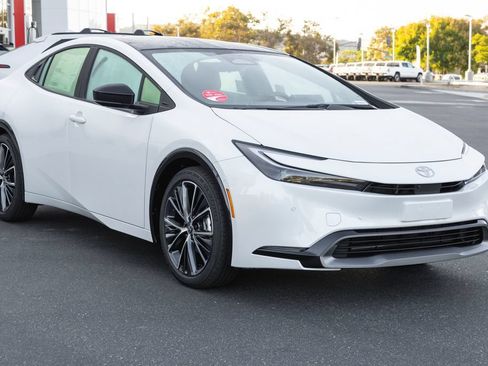 New 2027 Toyota Prius Limited FWD image 3