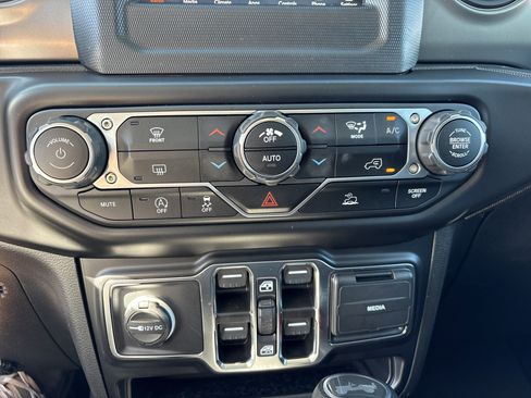 Used 2021 Jeep Wrangler Unlimited Sport image 29