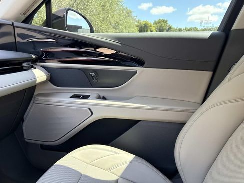 Certified 2025 Lincoln Nautilus Premier AWD/4WD image 22