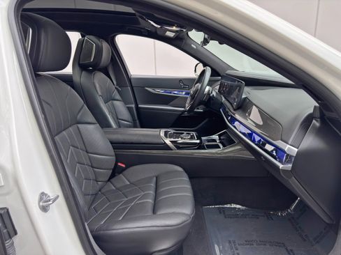 Used 2023 BMW 740i w/ Parking Assistance Package RWD image 16