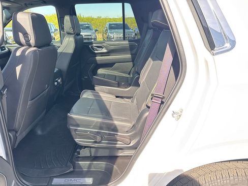 Certified 2023 GMC Yukon SLT w/ SLT Premium Package AWD/4WD image 30