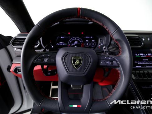 Used 2023 Lamborghini Urus S image 13