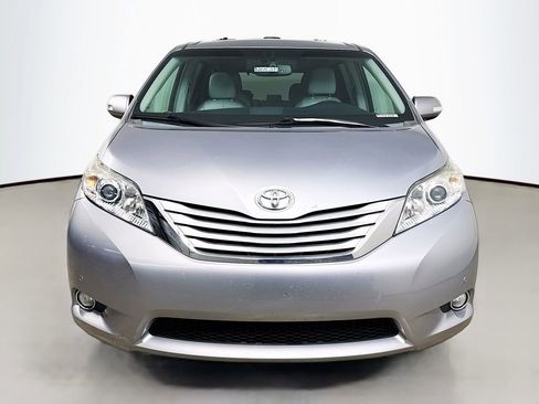 Used 2013 Toyota Sienna Limited w/ Premium Pkg image 2