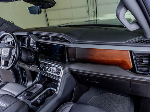 Used 2024 GMC Sierra 3500 Denali w/ Denali Reserve Package AWD/4WD image 18