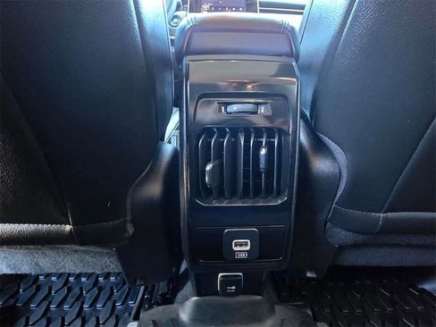 Used 2022 Jeep Compass Latitude image 9