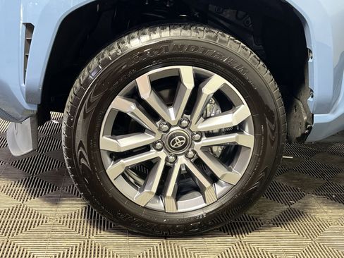 Used 2025 Toyota 4Runner Limited AWD/4WD image 13