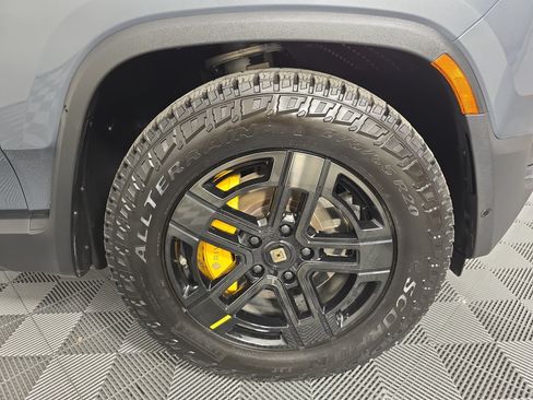 Used 2023 Rivian R1S Adventure AWD/4WD image 11
