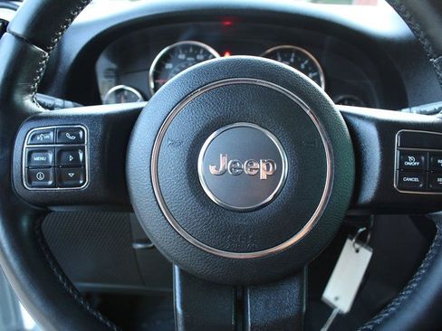 Used 2017 Jeep Wrangler Unlimited Rubicon w/ Connectivity Group AWD/4WD image 23