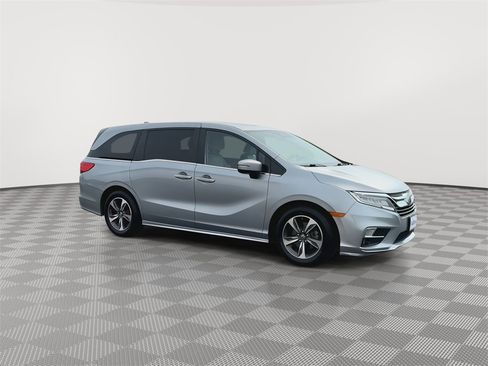 Used 2020 Honda Odyssey Touring image 2