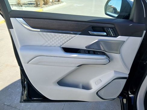 Certified 2024 GMC Acadia Denali w/ Super Cruise Package image 11