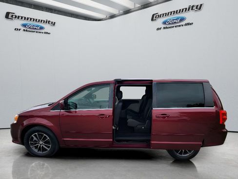 Used 2017 Dodge Grand Caravan SXT FWD image 22
