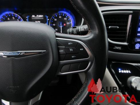 Used 2017 Chrysler Pacifica Touring-L image 17