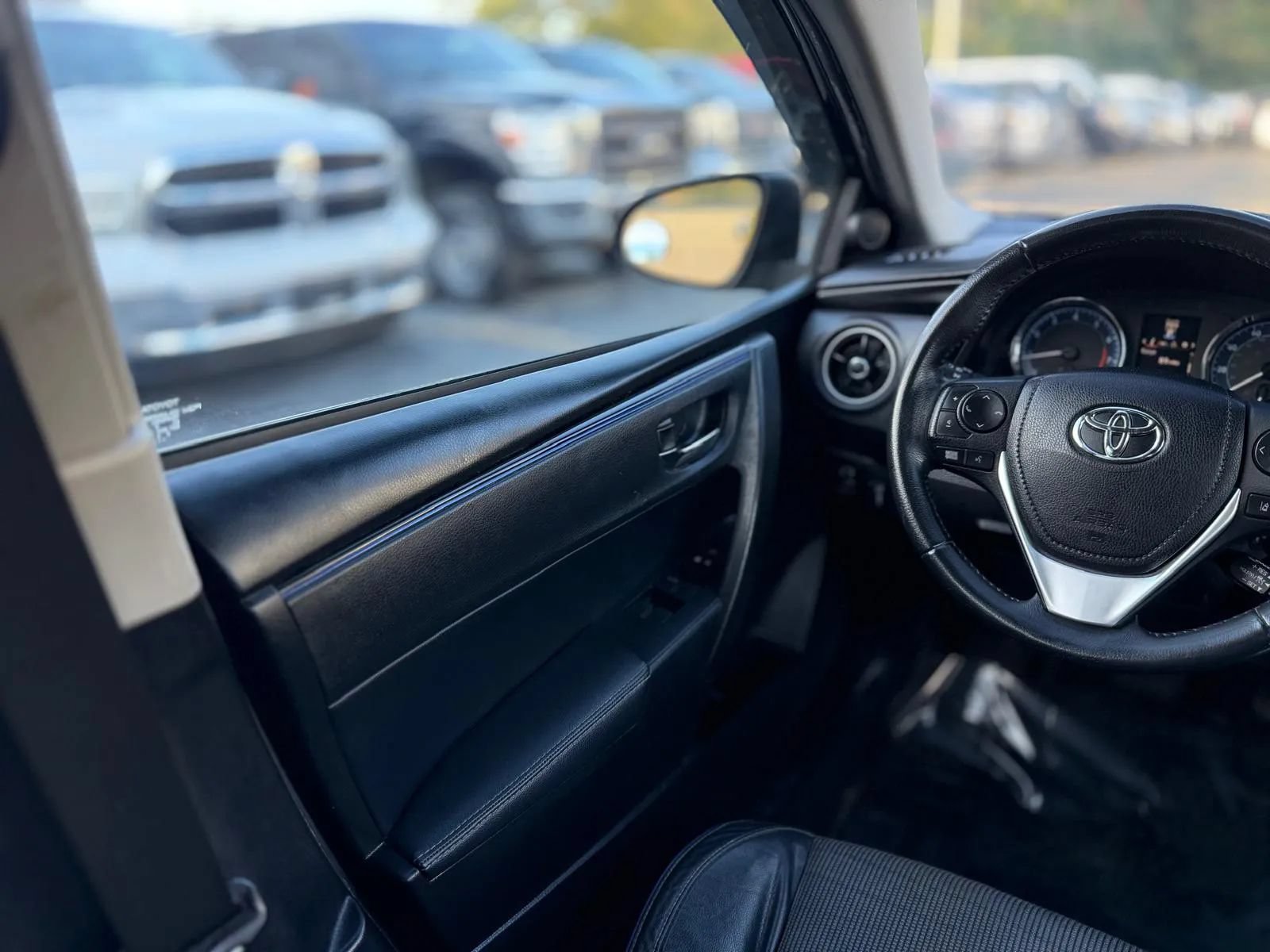 Used 2019 Toyota Corolla SE w/ Carpet Mat Package (TMS) FWD image 23
