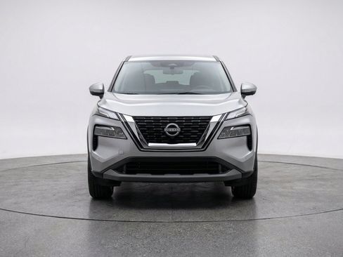 Used 2025 Nissan Rogue SV AWD/4WD image 2