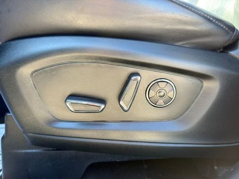 Used 2020 Ford Explorer Platinum w/ Premium Technology Package image 23